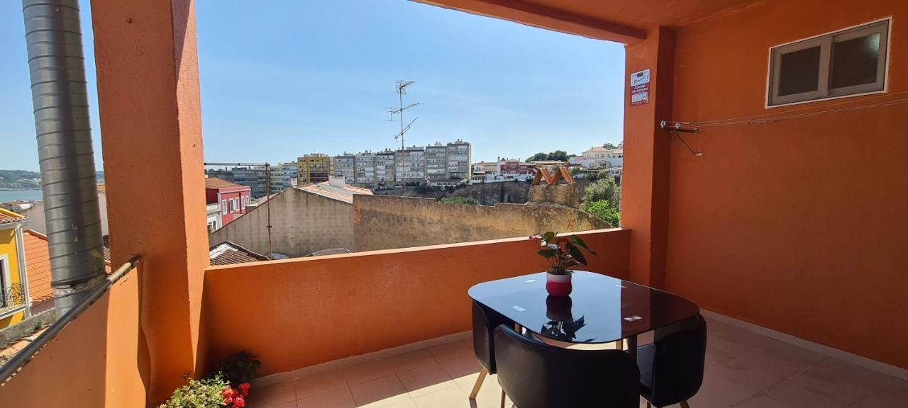 Appartamento Relax In Lisbon For 4 People With Terrace And Parking Esterno foto