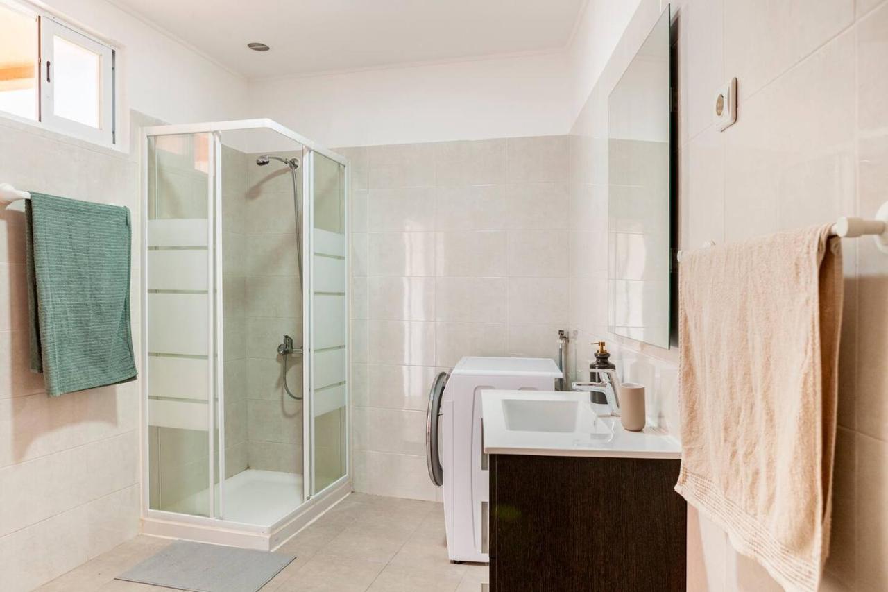 Appartamento Relax In Lisbon For 4 People With Terrace And Parking Esterno foto