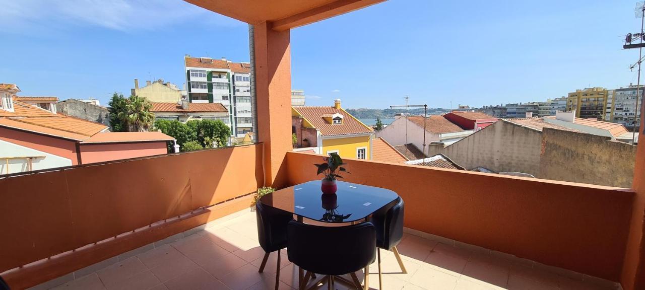 Appartamento Relax In Lisbon For 4 People With Terrace And Parking Esterno foto